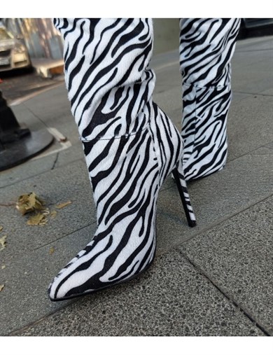 ROSE Zebra Desenli İnce Topuk Çizme